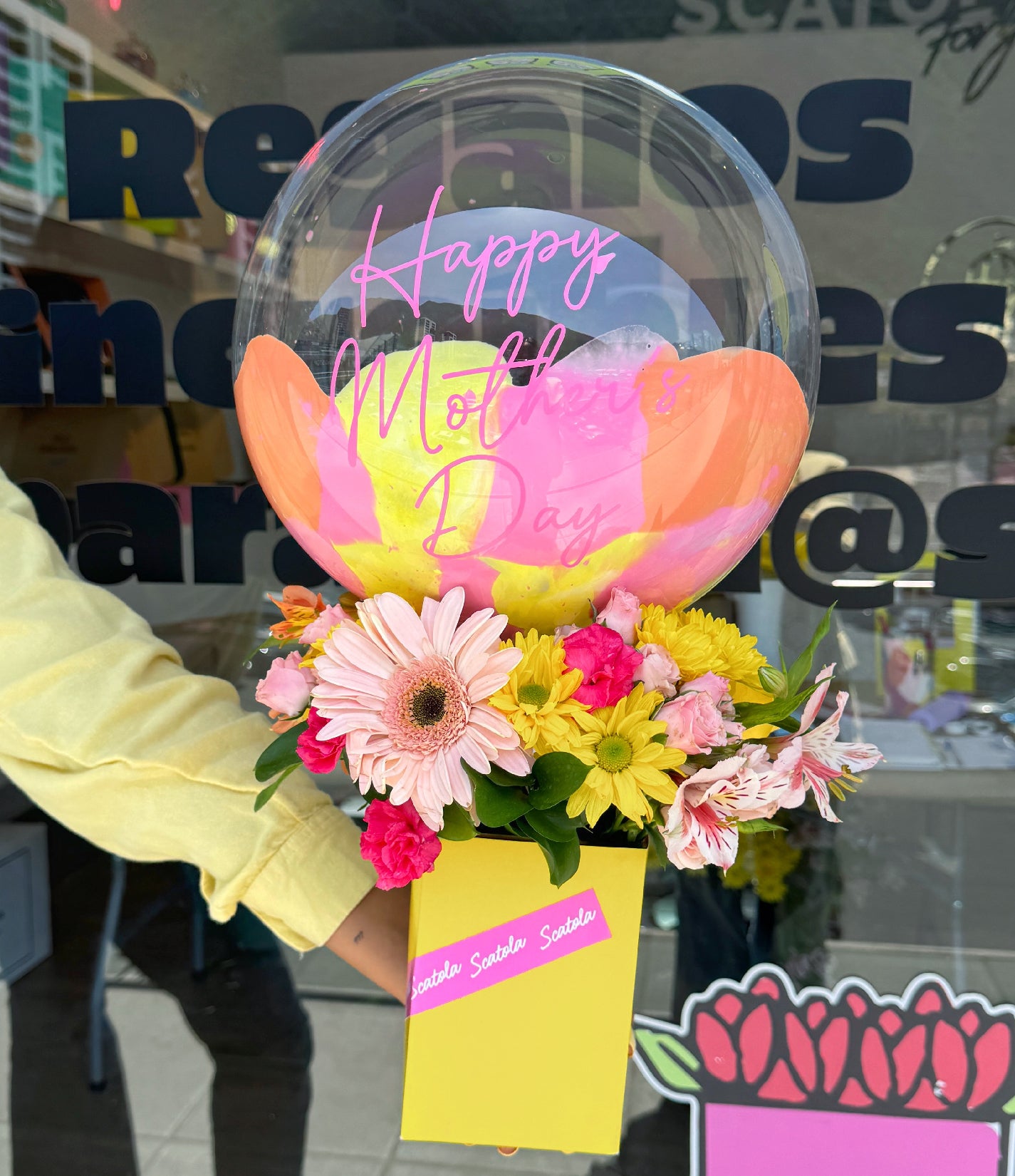 Arreglo de flores con burbuja