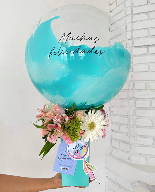 Arreglo de flores con globo aqua