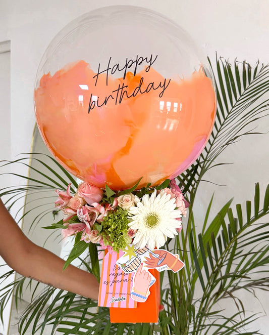 Arreglo de flores con globo naranja