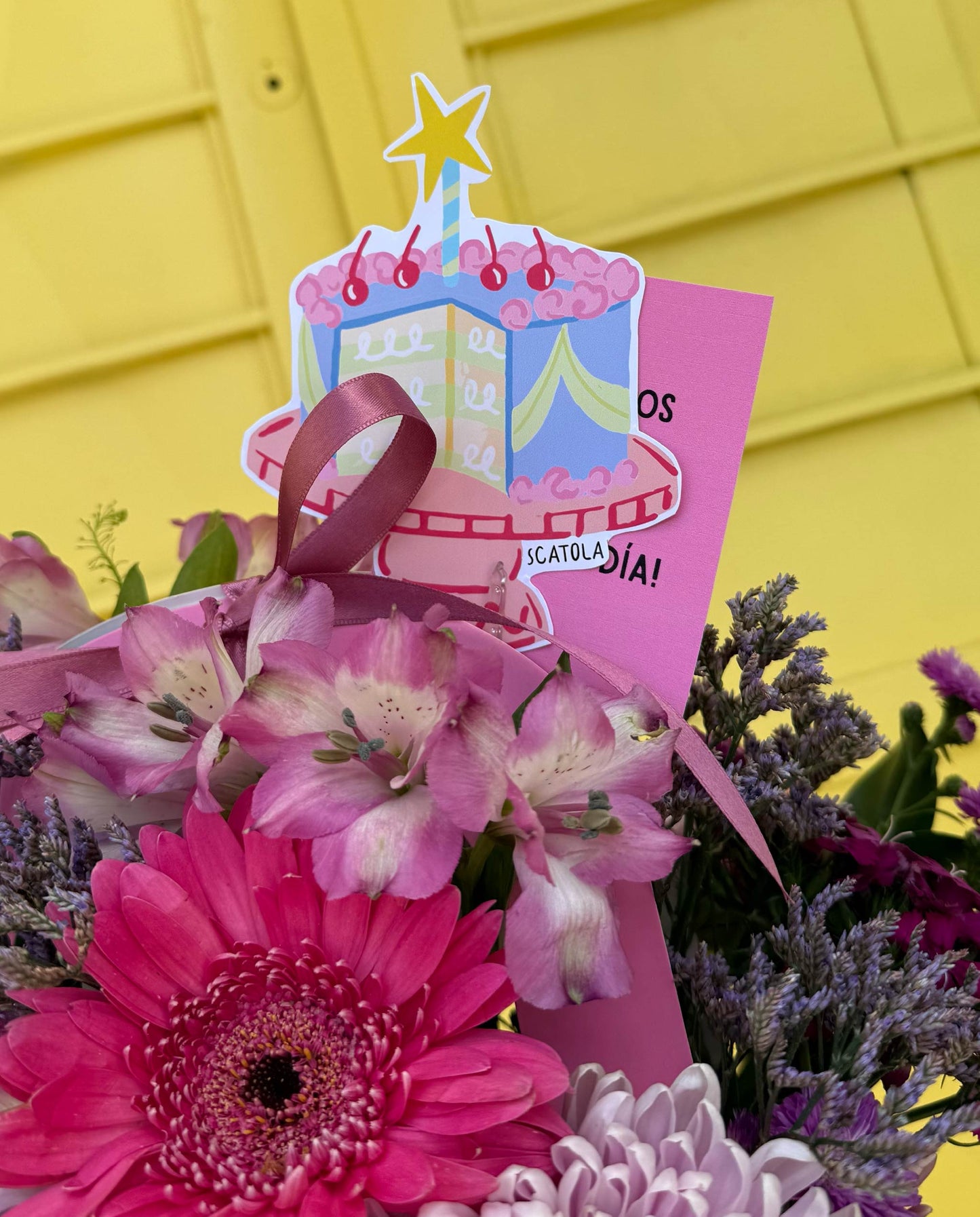 Birthday Combo: Globo y Canasta de flores