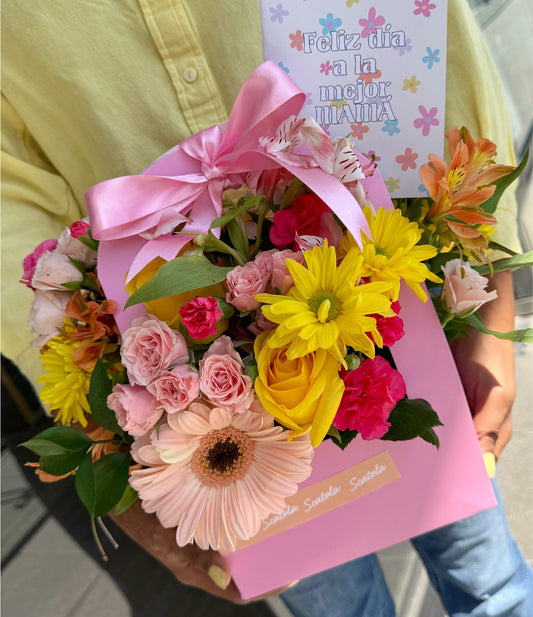 Canasta de flores rosa