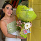 Arreglo de flores con globo verde