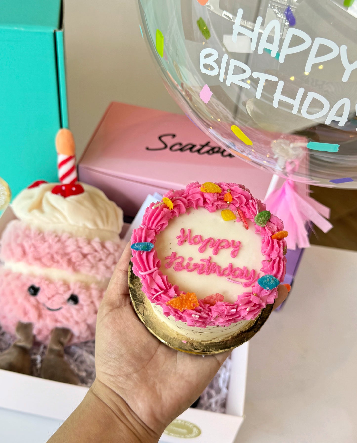 Birthday Basket con cupcake de peluche